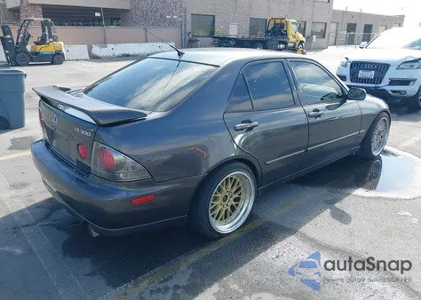 2002 Lexus Is 300 Base W/5-Speed Auto z USA, uszkodzony, nr VIN JTHBD192220061746